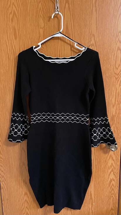 Danny and Nicole Dresses & Skirts - Danny and Nicole Black and White Knit Sweater Dress Size S Bell Sleeve Scalloped